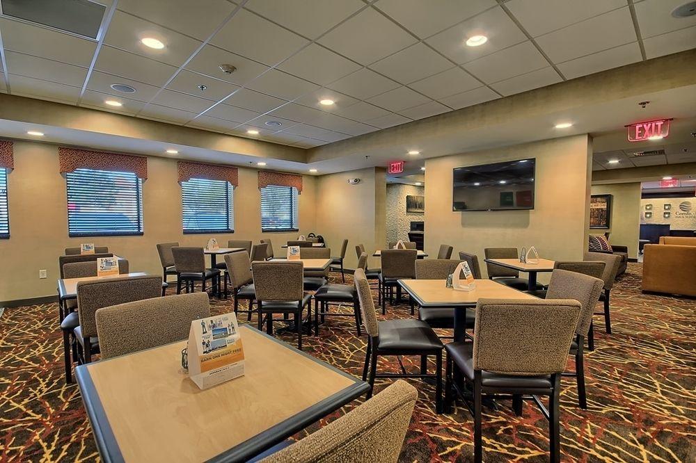 Comfort Inn & Suites Wadsworth Exterior photo