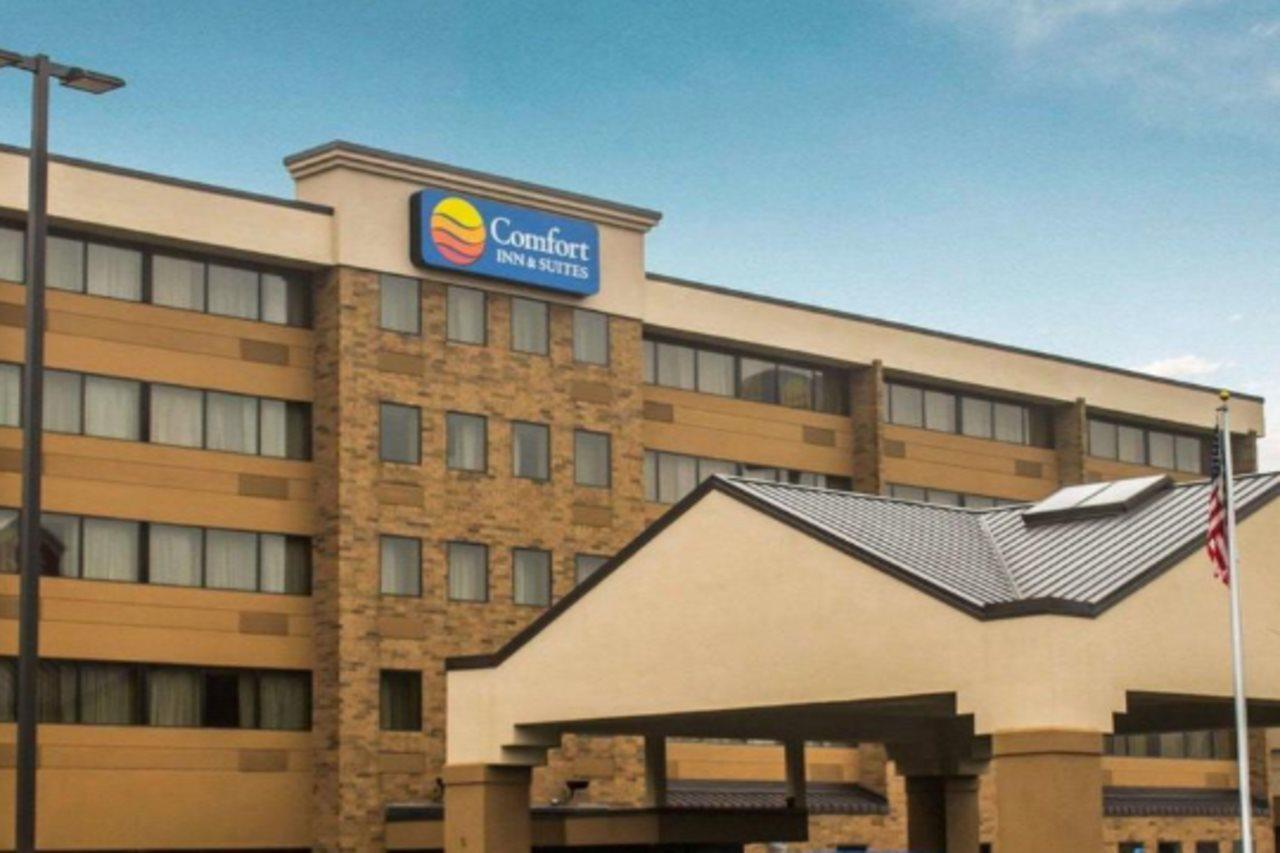 Comfort Inn & Suites Wadsworth Exterior photo