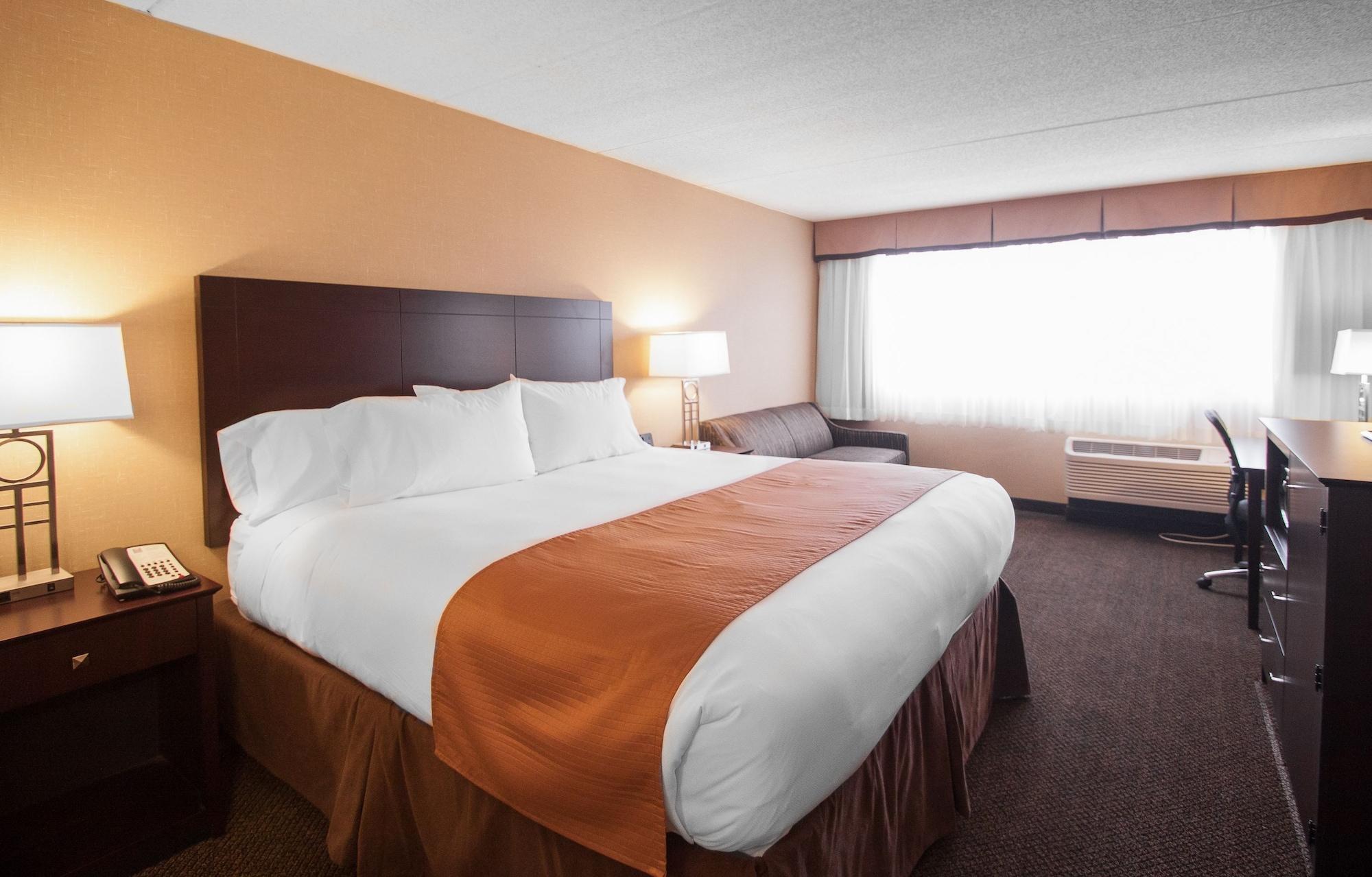 Comfort Inn & Suites Wadsworth Exterior photo