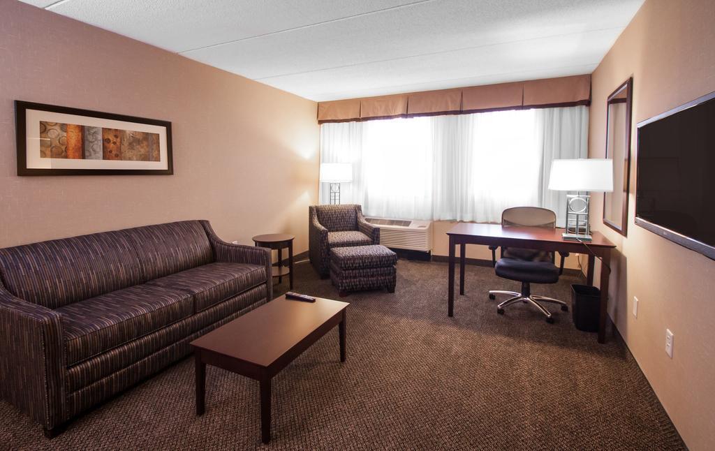 Comfort Inn & Suites Wadsworth Exterior photo