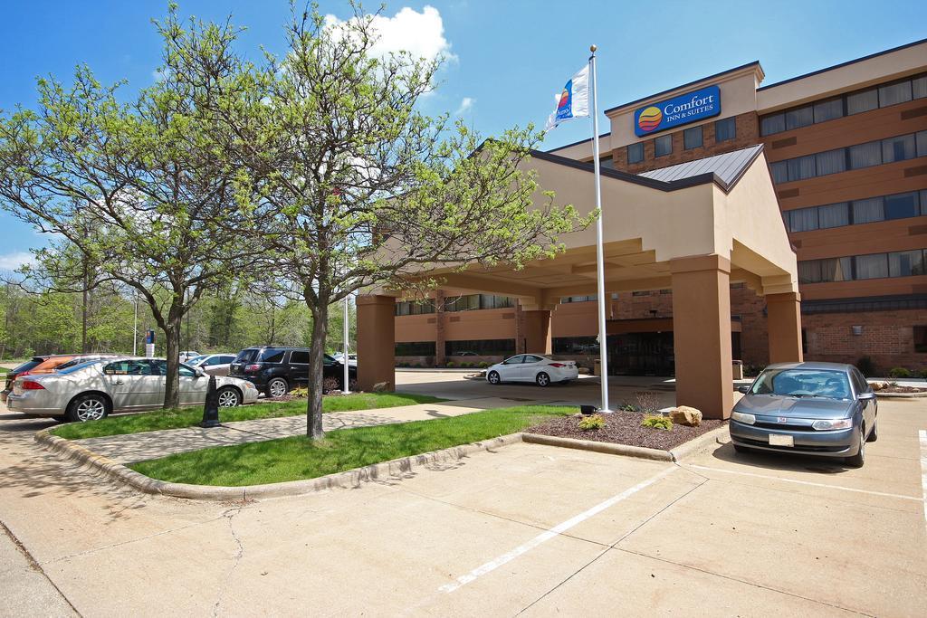 Comfort Inn & Suites Wadsworth Exterior photo