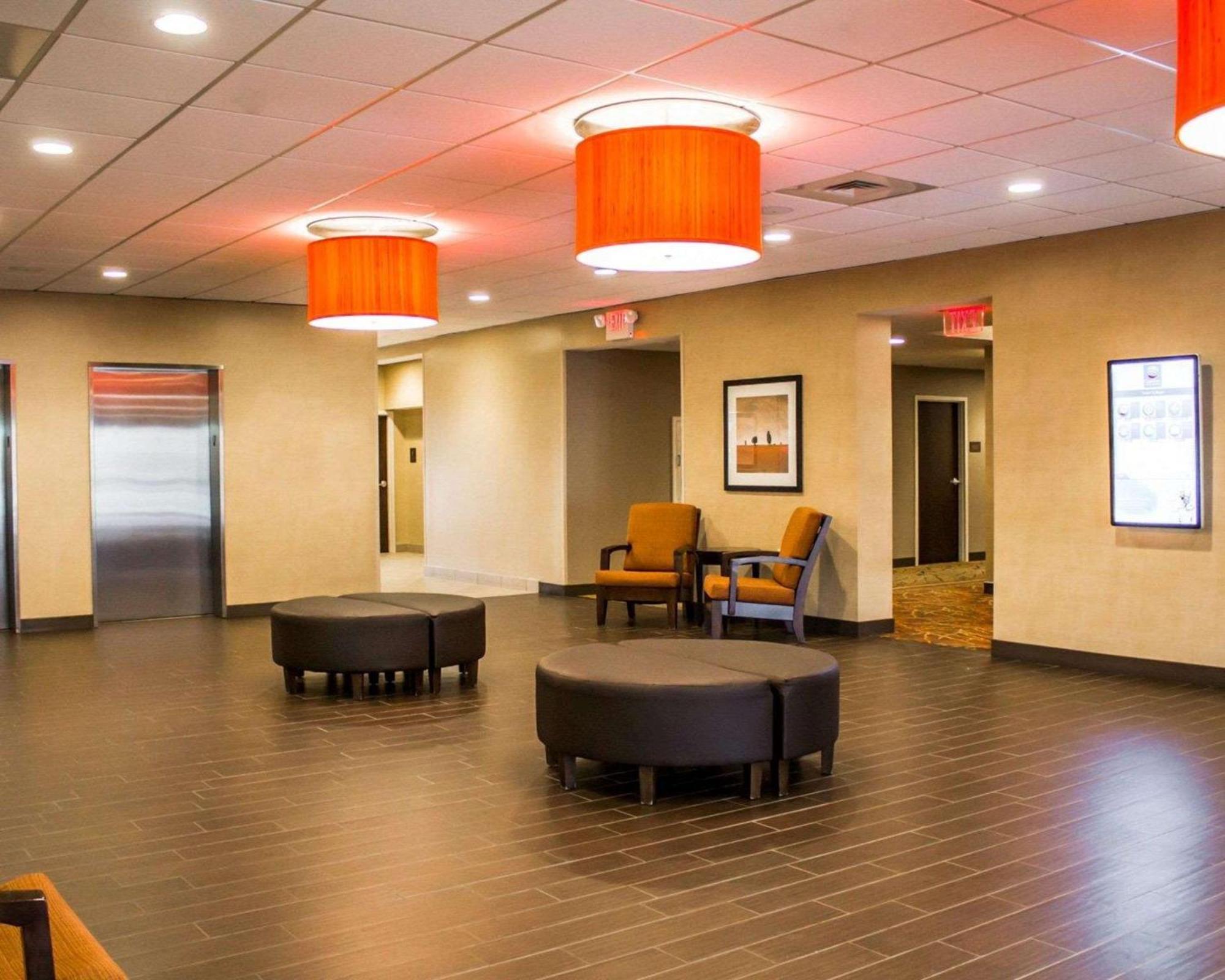 Comfort Inn & Suites Wadsworth Exterior photo