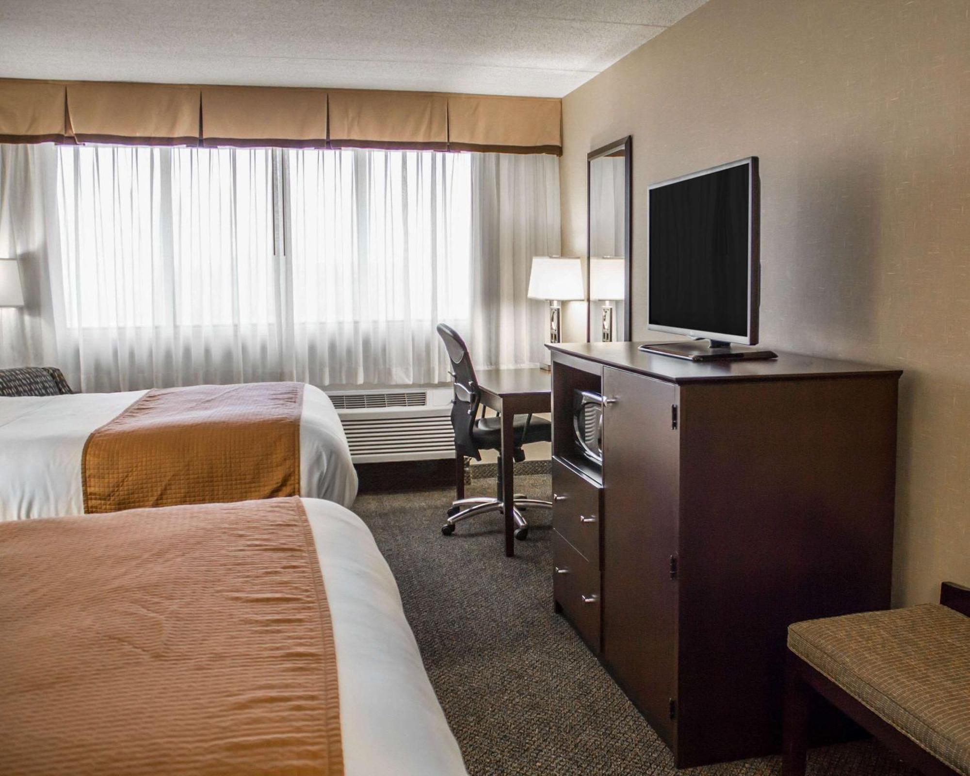Comfort Inn & Suites Wadsworth Exterior photo