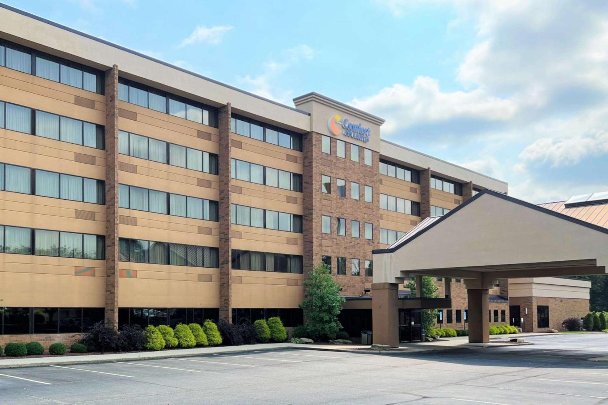 Comfort Inn & Suites Wadsworth Exterior photo