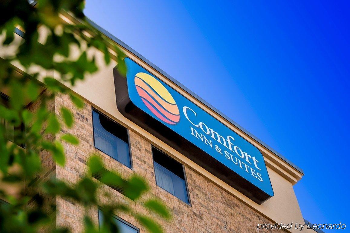 Comfort Inn & Suites Wadsworth Exterior photo